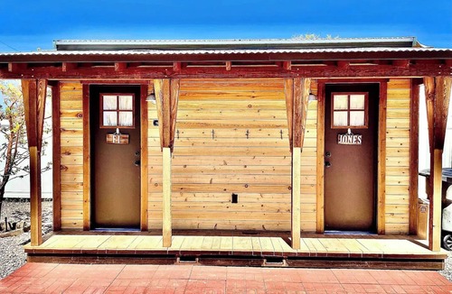 Monticello House | Unique Glamping Pioneer Wagons