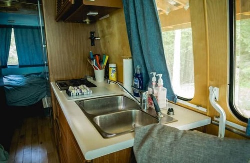 Scugog House | Unique Glamping RV on 100 acres 1 hr from Toronto