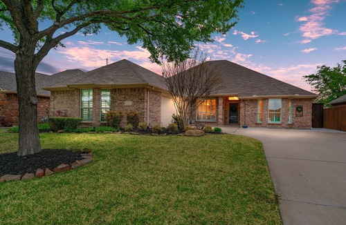 Lewisville House | Unique heated pool & spa outdoor kitchen, game room near DFW sleeps 10-12