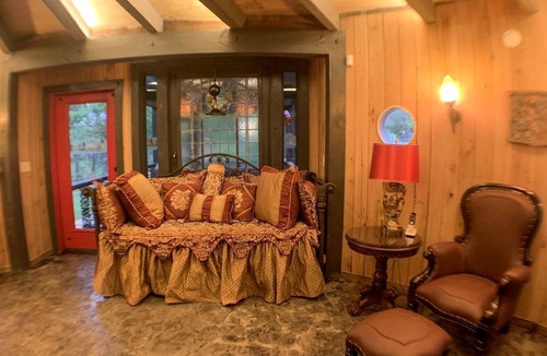 Shenandoah Cabin | Unique Hobbit House Accommodation with a Private Hot Tub in Shenandoah, Virginia