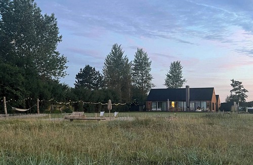 Vejlby Fed House | Unique holiday home directly on the beach