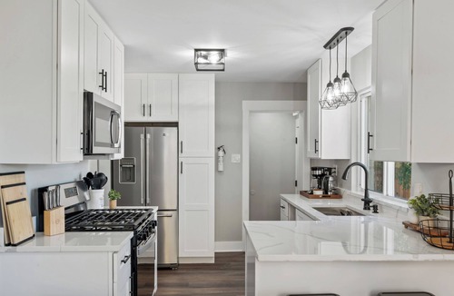 Maywood House | Unique Home in Maywood - 5 Bedroom