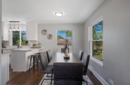 Maywood House | Unique Home in Maywood - 5 Bedroom