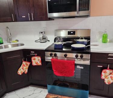 Pelham Gardens House | Unique Home Rentals For Professionals