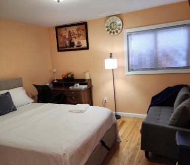 Pelham Gardens House | Unique Home Rentals For Professionals