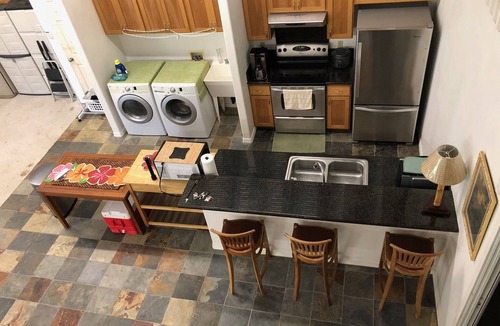 Papaikou House | Unique Home with Beautiful Ocean View