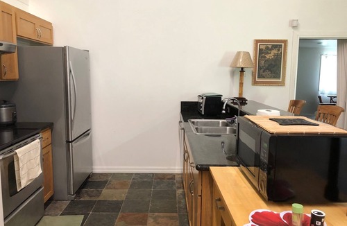 Papaikou House | Unique Home with Beautiful Ocean View