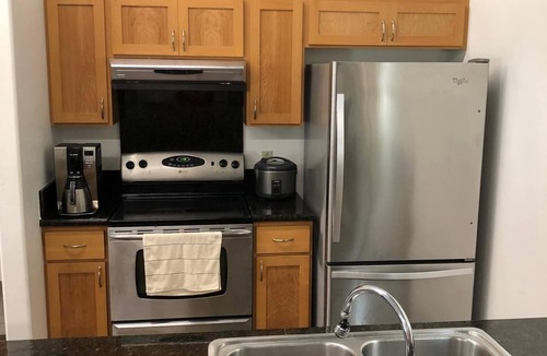 Papaikou House | Unique Home with Beautiful Ocean View