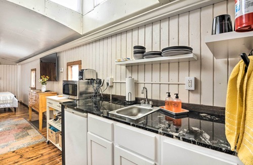 Duenweg Apartment | Unique Joplin Gem: Converted Train Car Studio