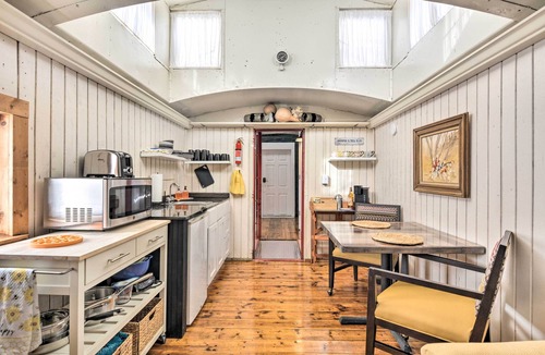 Duenweg Apartment | Unique Joplin Gem: Converted Train Car Studio