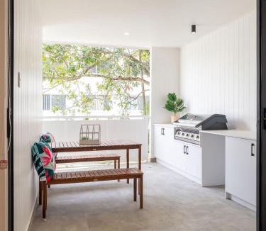 Coolangatta Villa | Unique Kirra townhouse