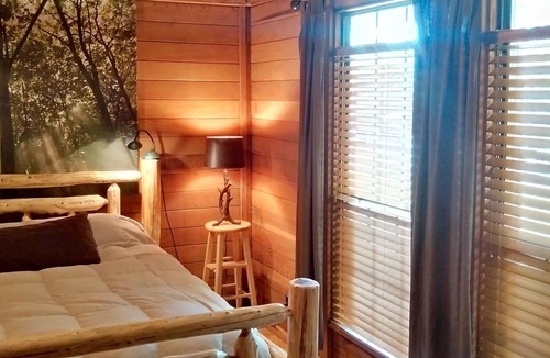 Tumbling Shoals Cabin | Unique Lodge-style Cabin only minutes away from Beach,Fishing and Boatlaunch