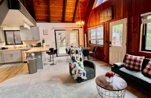 North Bend Cabin | Unique/modern/Mt Si/Shopping