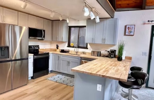 North Bend Cabin | Unique/modern/Mt Si/Shopping