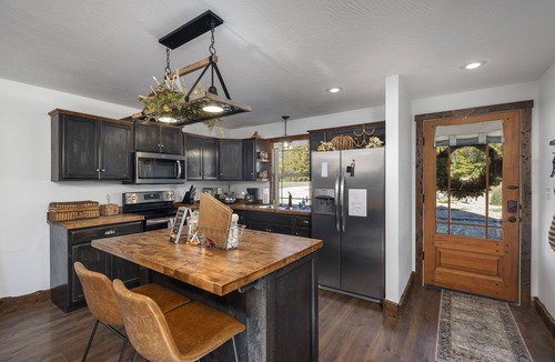 Turners Cabin | Unique,modern, secluded cabin on 95 river front acres-utv-kayaks-trails-hot tub
