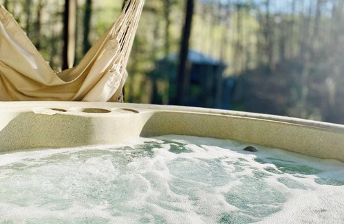 Townsend Ski Chalet | Unique octagon treehouse chalet, panoramic forest views, hot tub