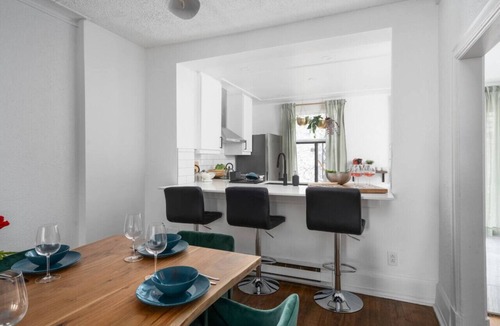 Ville-Marie Apartment | Unique Old, Montreal Patio & Paid Parking 10 Guest