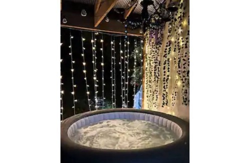 Cabool House | Unique Ozarks retreat w/ private hottub & backyard