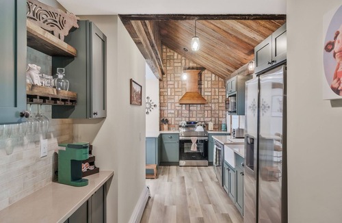 Circleville House | Unique Perfect for Families/Groups+Indoor Pool