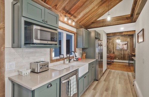 Circleville House | Unique Perfect for Families/Groups+Indoor Pool