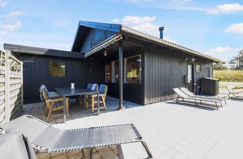 Hoensinge House | Unique place with tennis court for the active