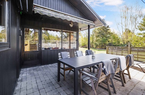 Hoensinge House | Unique place with tennis court for the active