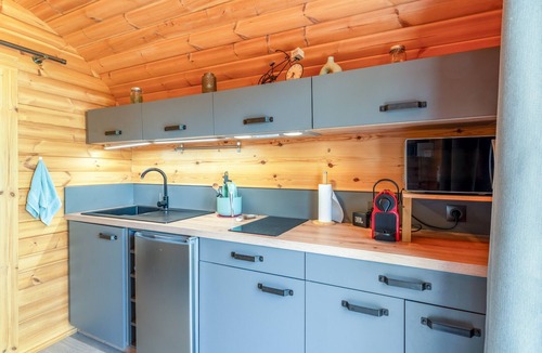 Jonquieres Cottage | Unique 'Prestige Barrel' Cottage with Private Pool, Wi-Fi, and Air Conditioning