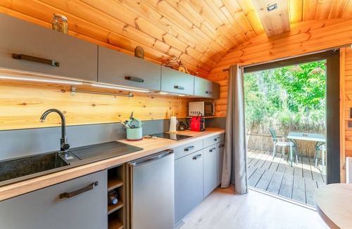 Jonquieres Cottage | Unique 'Prestige Barrel' Cottage with Private Pool, Wi-Fi, and Air Conditioning
