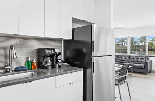 Deerfield Beach Apartment | Unique Retreat - Unit D: Cool 2nd-floor Retreat