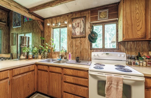 Woodland Cabin | Unique Riverfront Cabin 1 hour north of PDX