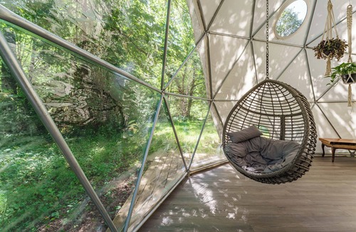 Kalama Apartment | Unique Riverfront Geo Dome