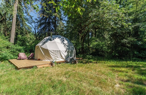 Kalama Apartment | Unique Riverfront Geo Dome