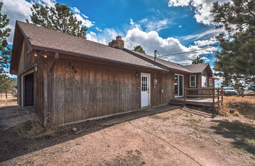 Divide House | Unique Rocky Mountain adventure "base camp" for 12