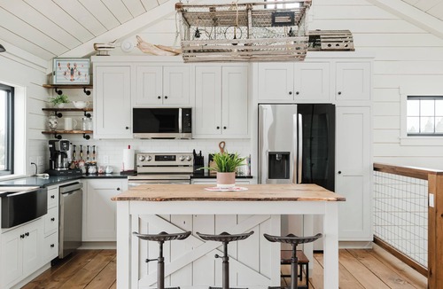 Ragged Island Cottage | Unique Rural Oceanfront 2 Bedrooms with Private Ensuites, Dog Friendly, Hot Tub