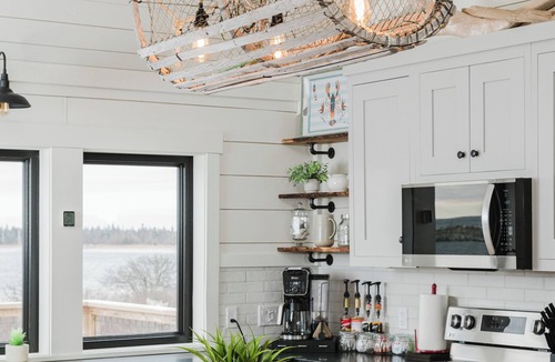 Ragged Island Cottage | Unique Rural Oceanfront 2 Bedrooms with Private Ensuites, Dog Friendly, Hot Tub
