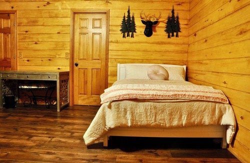 Greenville Other | Unique Rustic Log Home an hour from Dallas