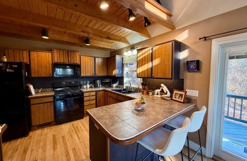 Saluda Ski Chalet | Unique Rustic Mountain Chalet with Hot Tub