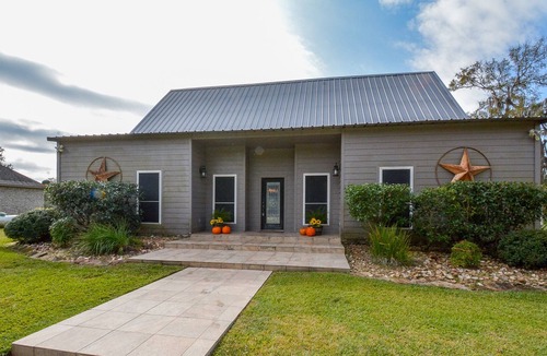 Brazoria House | Unique San Bernard River Escape With Pool