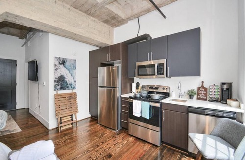 Greater East End Apartment | Unique Sanctuary Historic loft /Downtown Houston