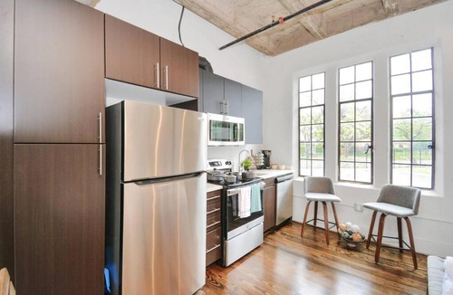 Greater East End Apartment | Unique Sanctuary Historic loft /Downtown Houston