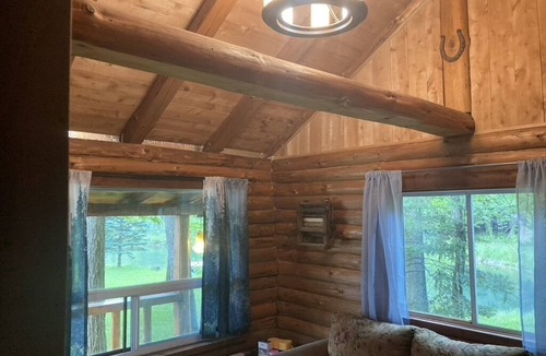 West Grey Cabin | Unique secluded Log Cabin on Private Spring fed lake