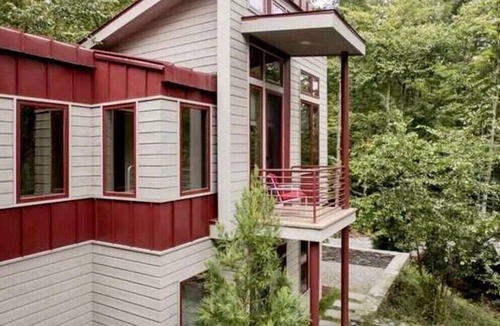 Smallwood House | Unique secluded oasis in a gated community