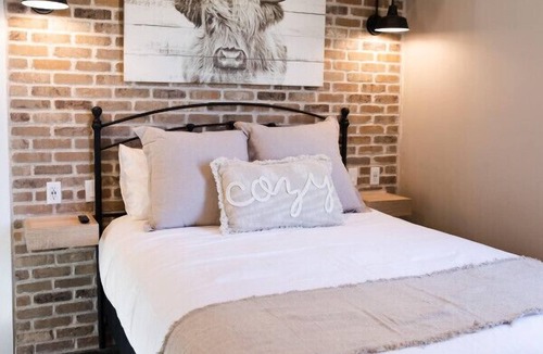 La Verkin Cabin | Unique Silo Stay | Honeymoon Suite with Soaker Tub | Sleeps 4