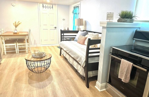Northwest Apartment | Unique Space 10 mins from Beach