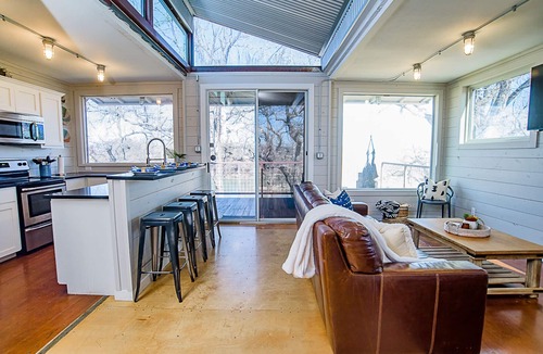 McQueeney Cabin | Unique Stay-Guadalupe River-Container Home