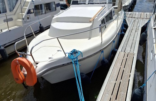 Chenille-Change Apartment | Unique Stay on Boat in Chenillé-Changé
