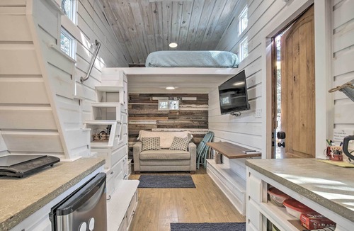 North San Antonio - SAT Apartment | Unique Stay: 'tiny Everest' San Antonio Home!