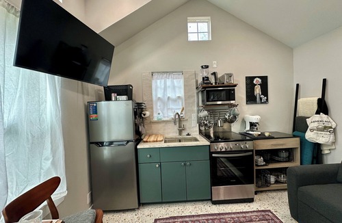 Northwest Dallas Cabin | Unique Stay Tiny Home Fire Pit *Location*