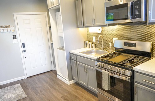 Valley View Apartment | Unique Studio Apartment