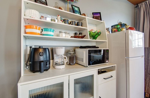 Lebanon Apartment | Unique Studio in Downtown Lebanon, Pets Welcome!